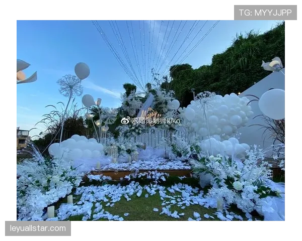 无锡棒球场浪漫求婚：工作人员投手丘告白，全场欢呼见证良缘