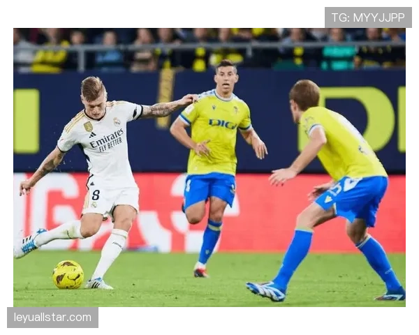 罗德里戈任意球助攻贝林厄姆头槌，皇马打破僵局