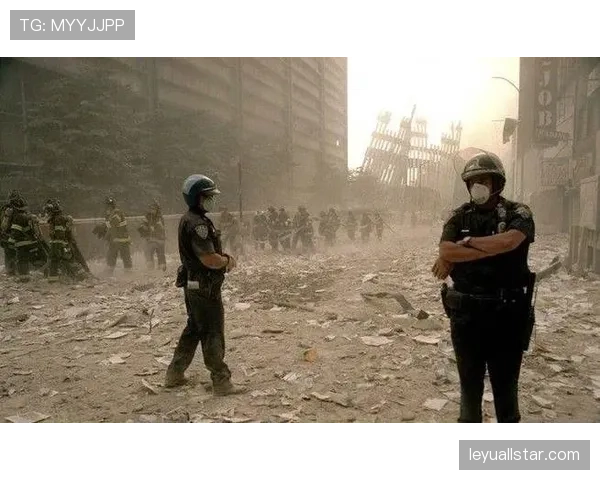 UFC 300新闻发布会发生小规模骚乱,安保人员迅速介入平息 UFC 300新闻发布会发生小规模骚乱,安保人员迅速介入平息